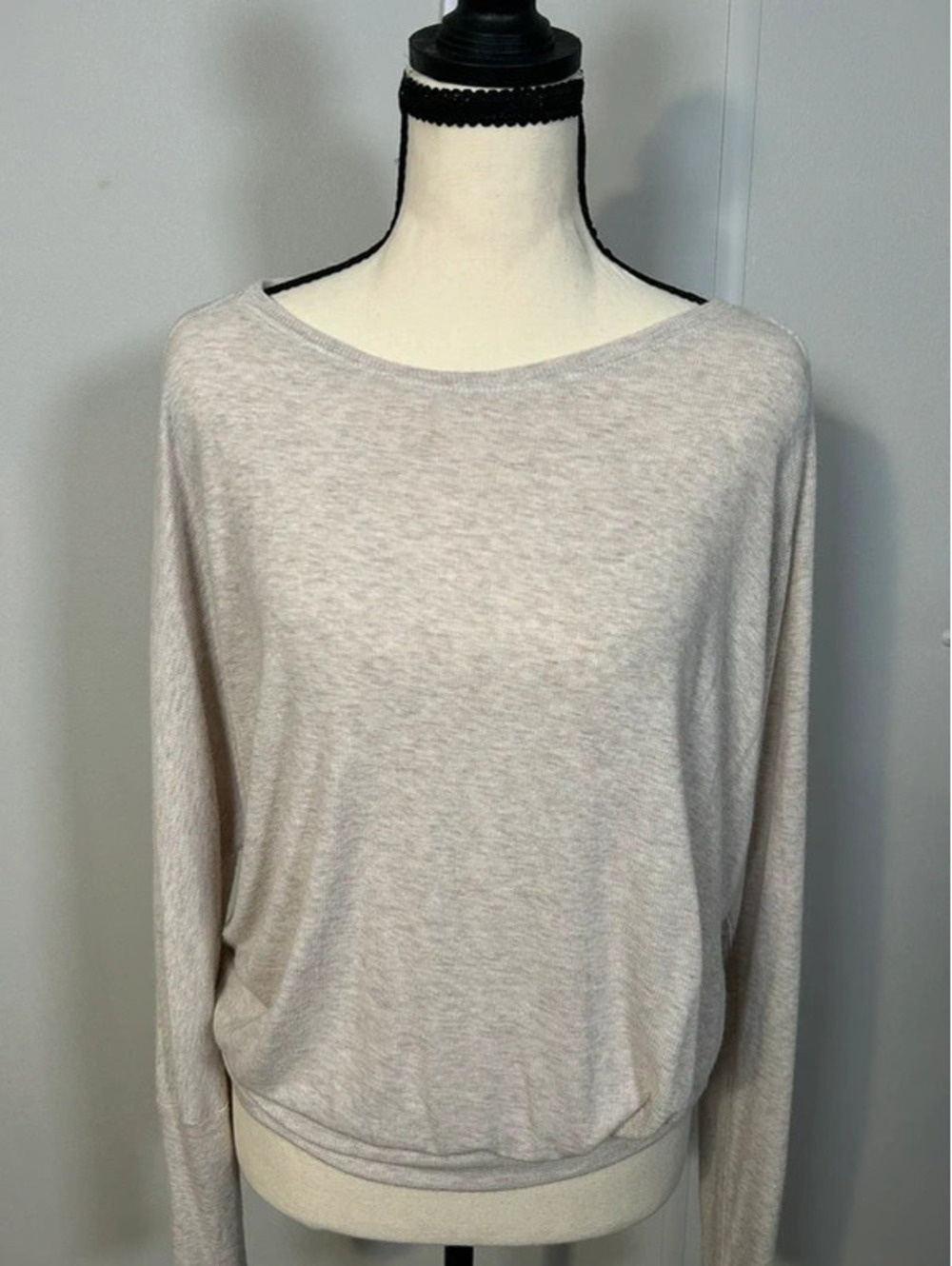 Bordeaux Women’s L Long Sleeve Lightweight Ribbed Pullover Top Beige Gray